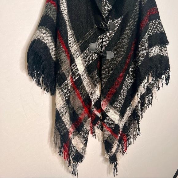 Plaid Fringed 2-Button Batwing Cape Poncho Cardigan. One Size. - Picture 5 of 11